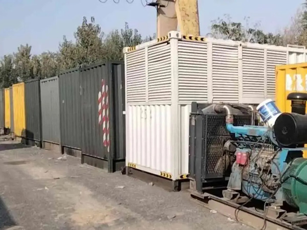 昆明200KW柴油发电机机组每小时油耗是多少？
